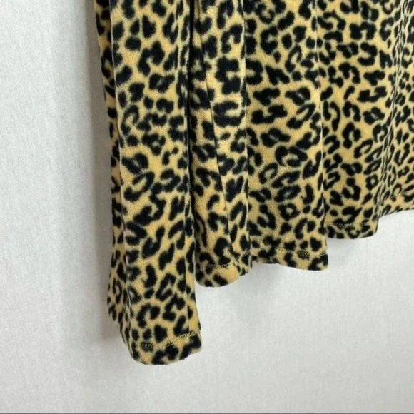KENDALL + KYLIE Fleece Lounge Cheetah Top - Picture 6 of 7